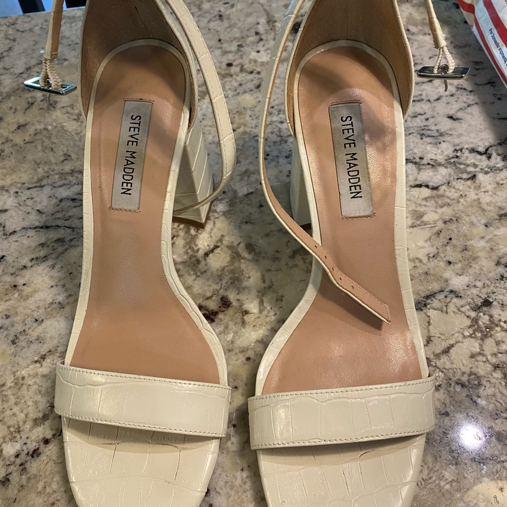 Steve Madden White heels